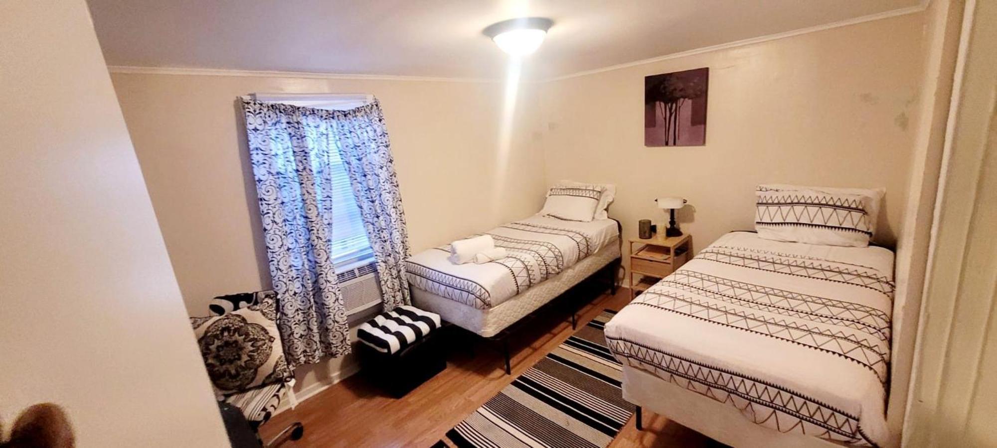 Room In Guest Room - Black-White Rm By Yale U New Haven Eksteriør bilde
