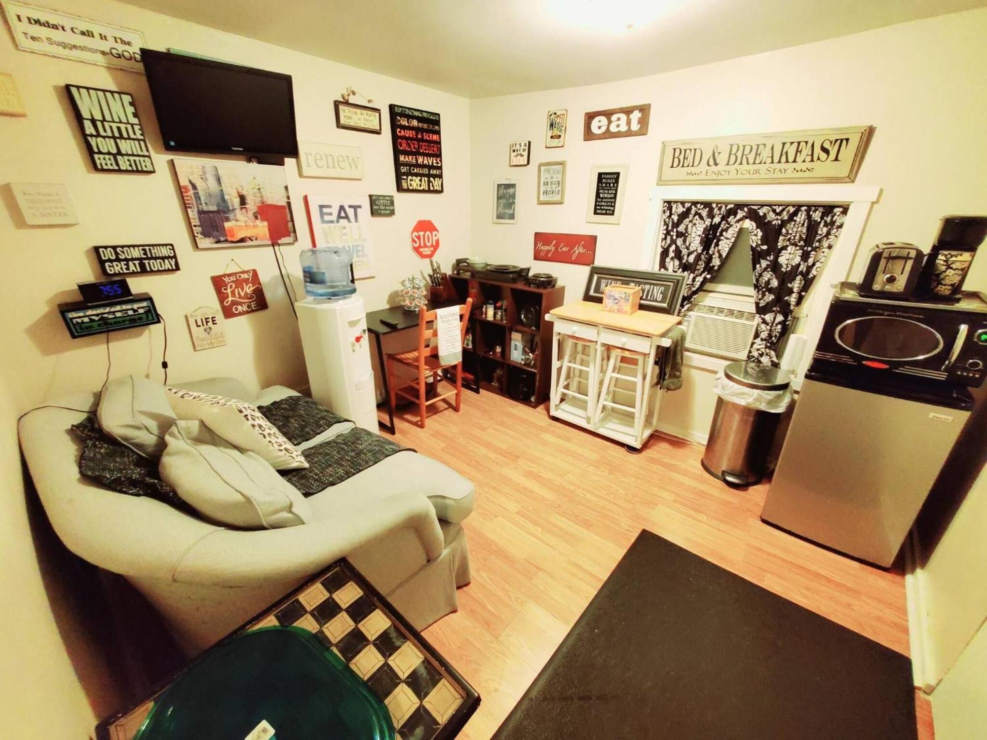 Room In Guest Room - Black-White Rm By Yale U New Haven Eksteriør bilde