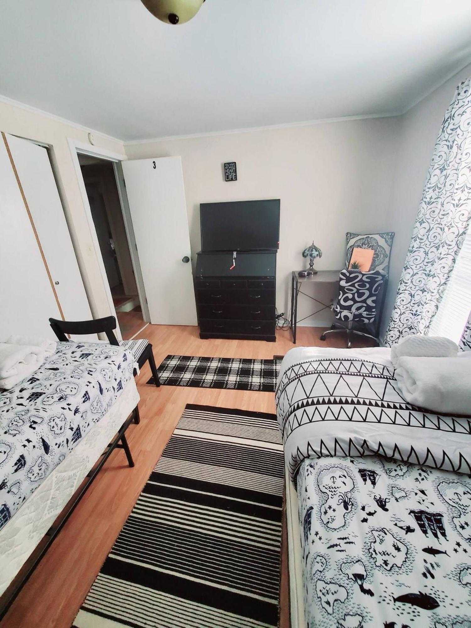 Room In Guest Room - Black-White Rm By Yale U New Haven Eksteriør bilde