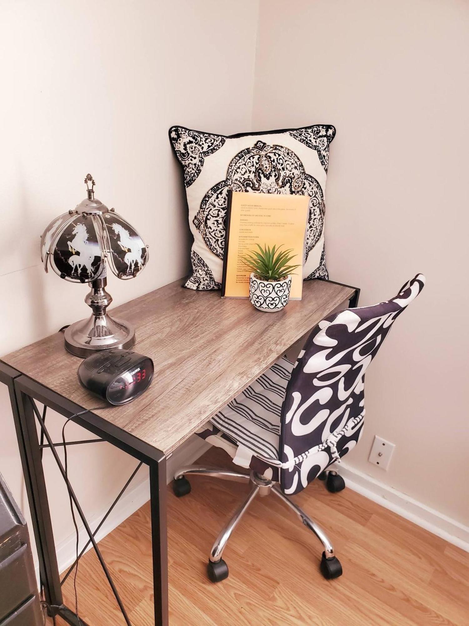 Room In Guest Room - Black-White Rm By Yale U New Haven Eksteriør bilde
